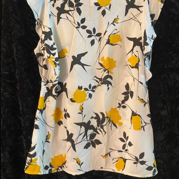 NWOT CAbi Bird Floral Flutter Sleeves  Blouse - Picture 3 of 5